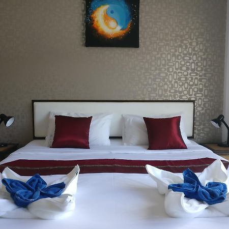 Отель White Sky Boutique Patong Экстерьер фото