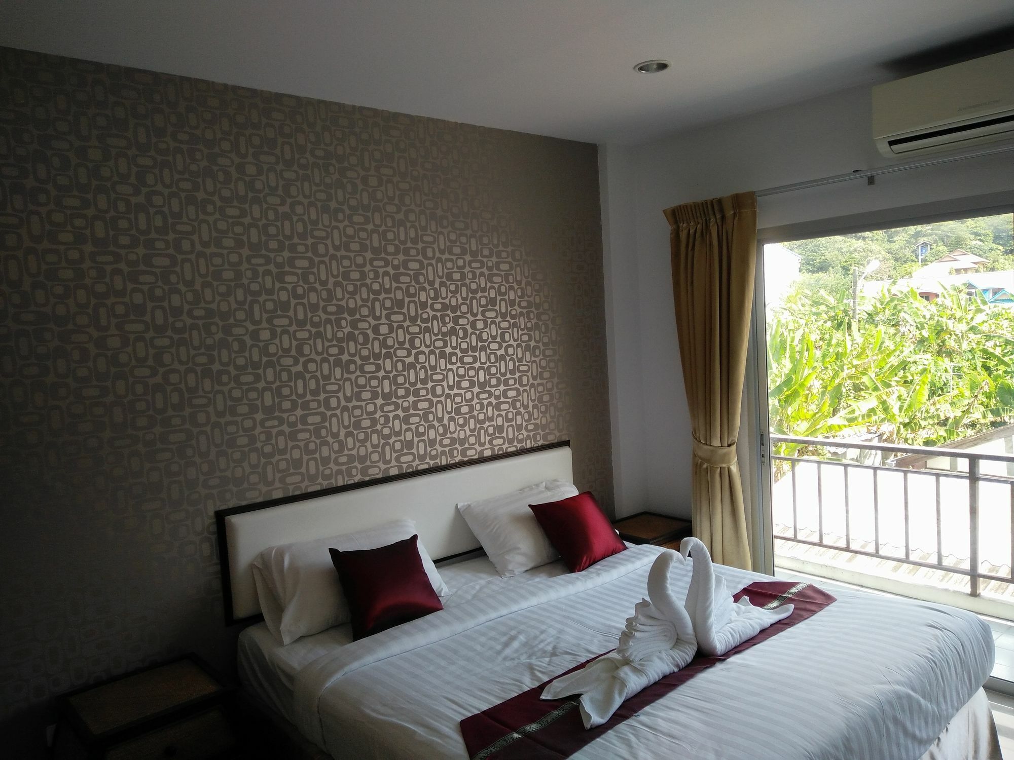 Отель White Sky Boutique Patong Экстерьер фото