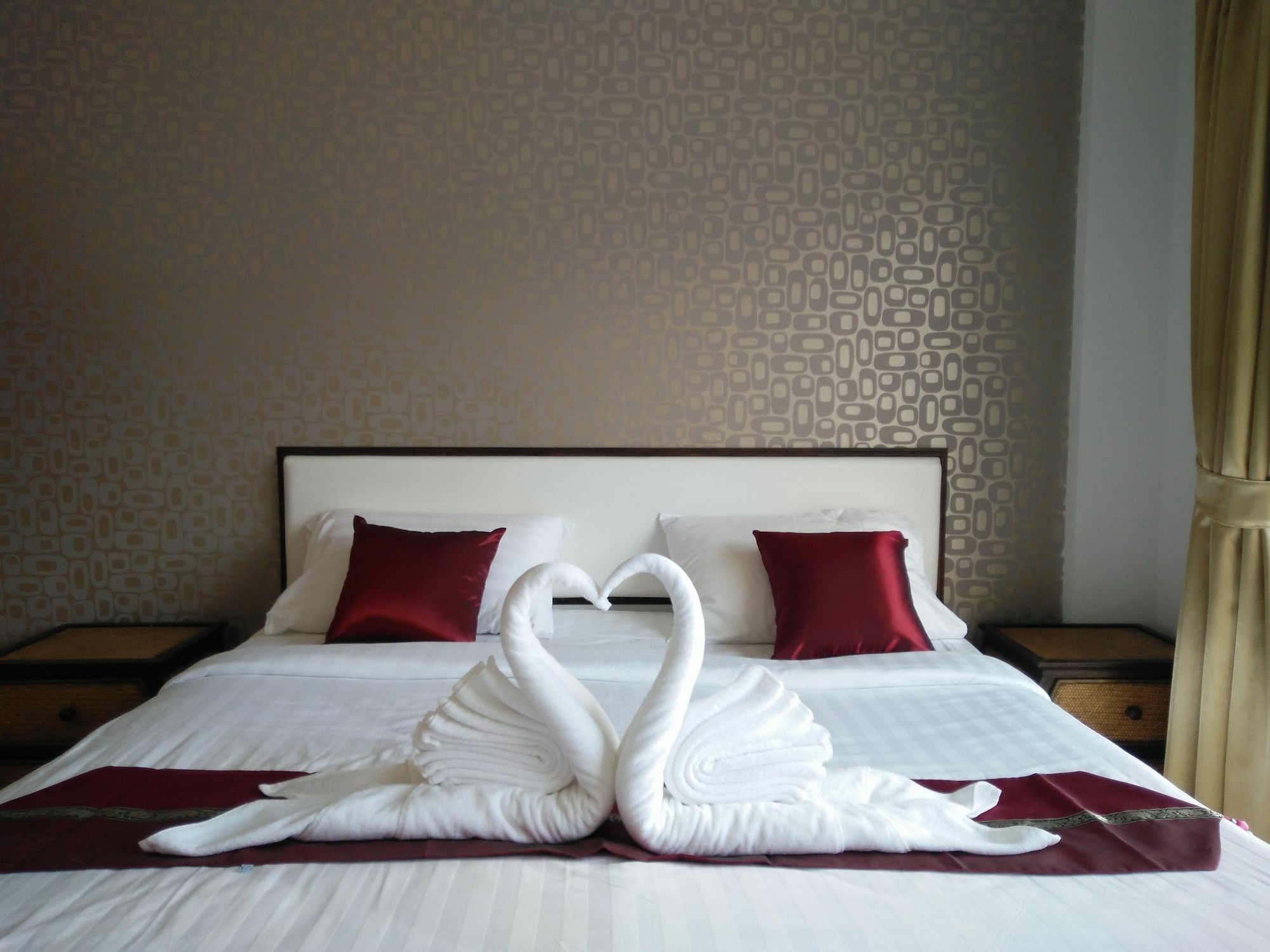 Отель White Sky Boutique Patong Экстерьер фото