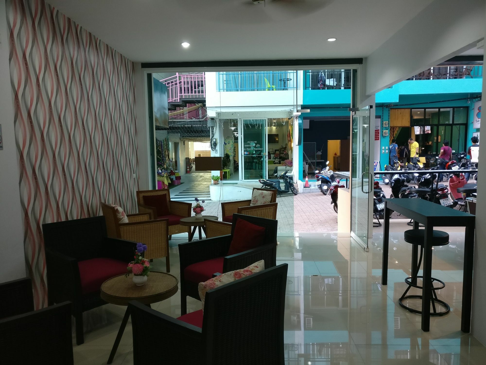 Отель White Sky Boutique Patong Экстерьер фото