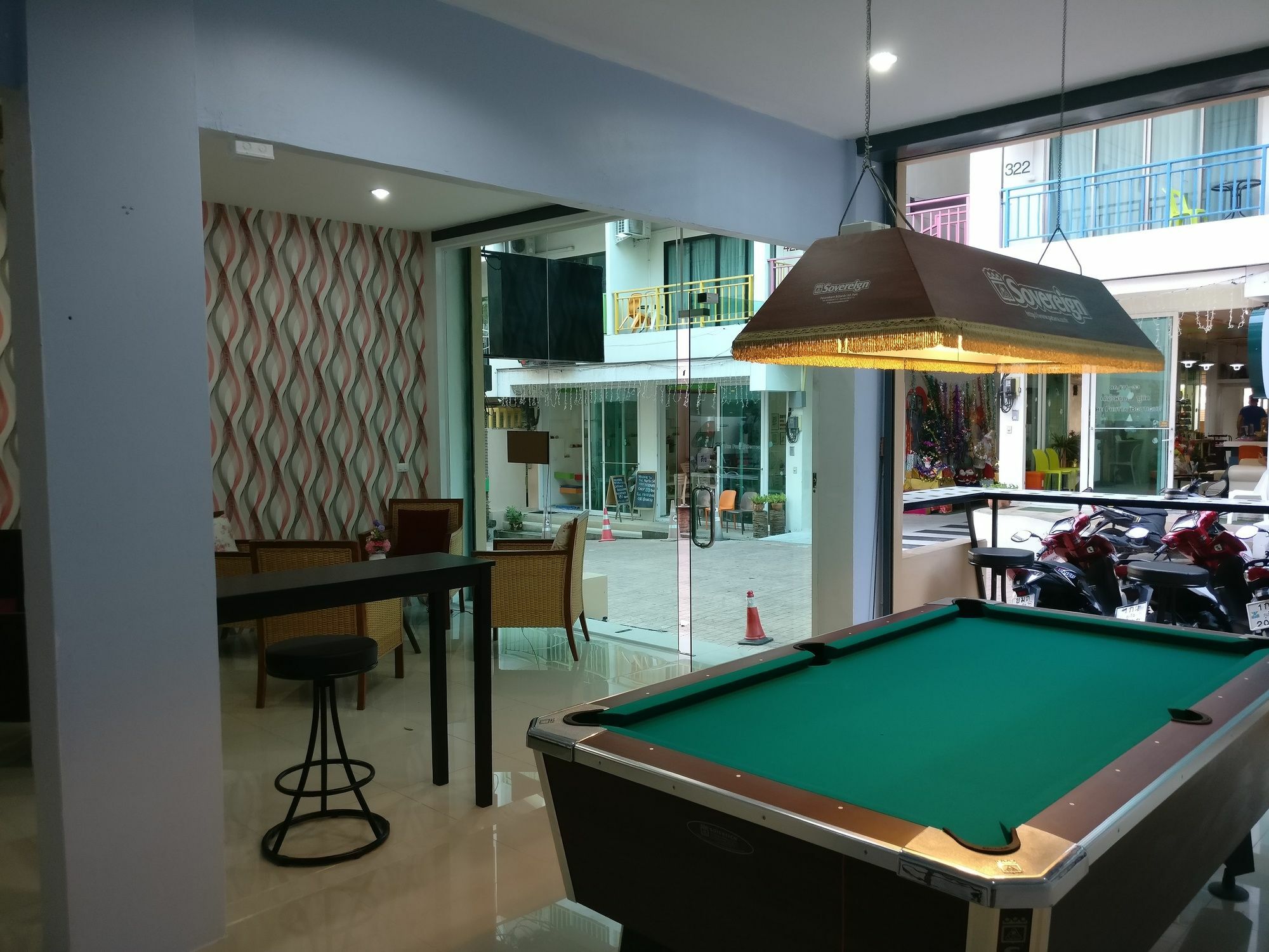 Отель White Sky Boutique Patong Экстерьер фото